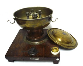 Centrifuga con coperchio, porta-provette e regolatore di velocità, fine dell'800 