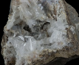 3. Celestina della miniera di Perticara, esemplare di 80 mm, singoli cristalli di 22 mm. © Università di Bologna – Sistema Museale di Ateneo | ph. Francesca Bargossi