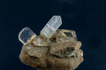 3. Drusa di Baritina in septaria dono Luigi Fantini (cristallo maggiore 30x11x4 mm). © Università di Bologna - Sistema Museale di Ateneo | ph. Francesca Bargossi