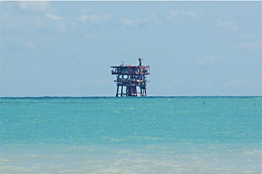 Piattaforma nel mare Adriatico