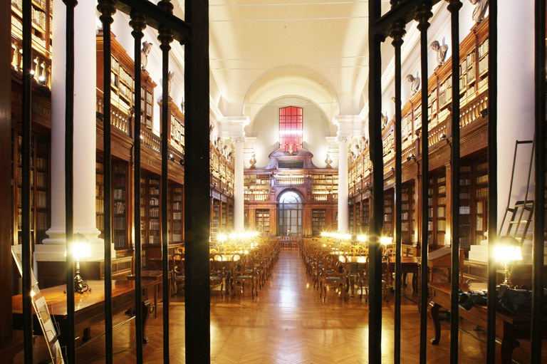 Fotografia dell'ingresso dell'Aula Magna della BUB - Biblioteca Universitaria di Bologna Fotografia dell'ingresso dell'Aula Magna della BUB - Biblioteca Universitaria di Bologna