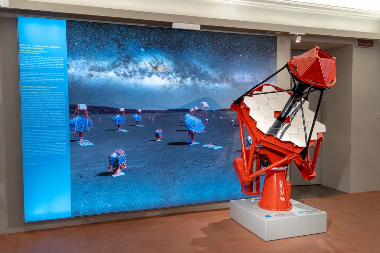 telescopio moderno nel nuovo allestimento del Museo della Specola