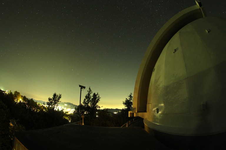 Foto della cupola del telescopio Cassini a Loiano Foto della cupola del telescopio Cassini a Loiano