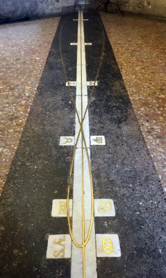 Meridiana con analemma del Museo della Specola