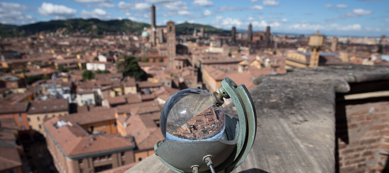 Eliofanografo del Museo della Specola con veduta su Bologna